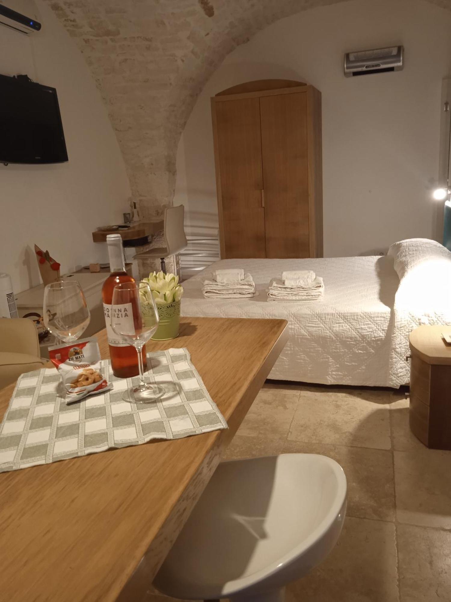 La Volta Del Conte-Holiday Home Centro Storico チステルニーノ エクステリア 写真